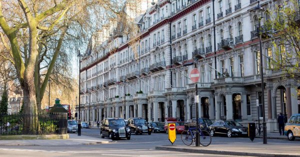 Visit the Home of the Blues on a Guided Private Tour of Chelsea